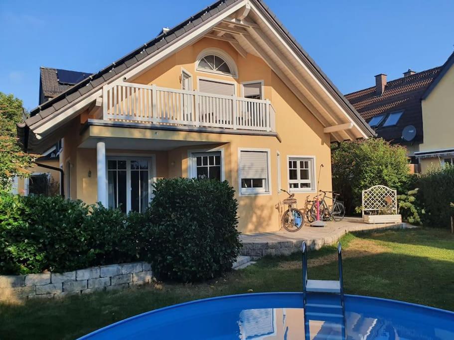 Phantastisches Haus Mit Pool Direkt In Muenchen Bagian luar foto